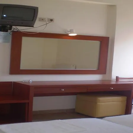 Alma Hotel Kamena Vourla